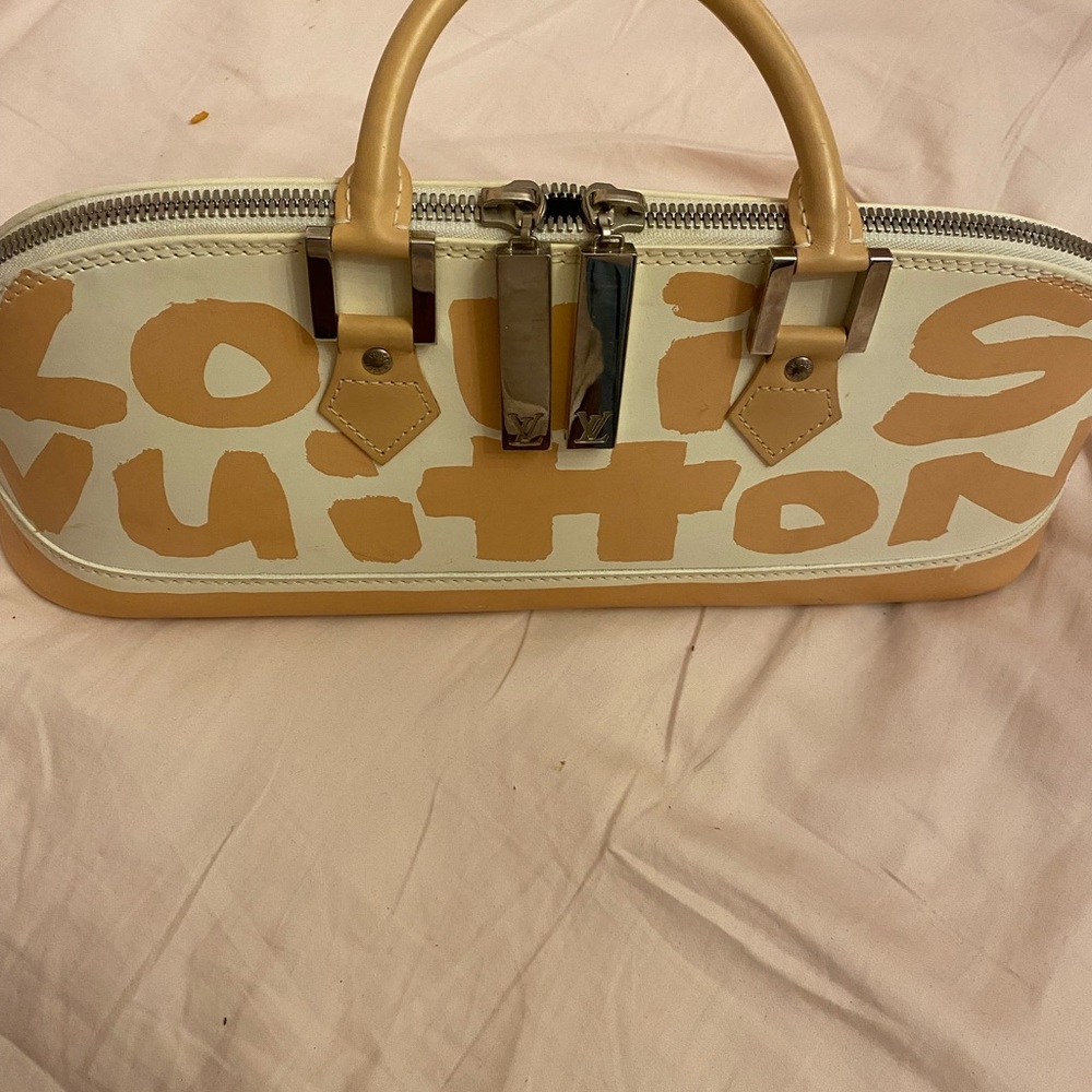 Like new. Special edition Louis Vuitton tan and white